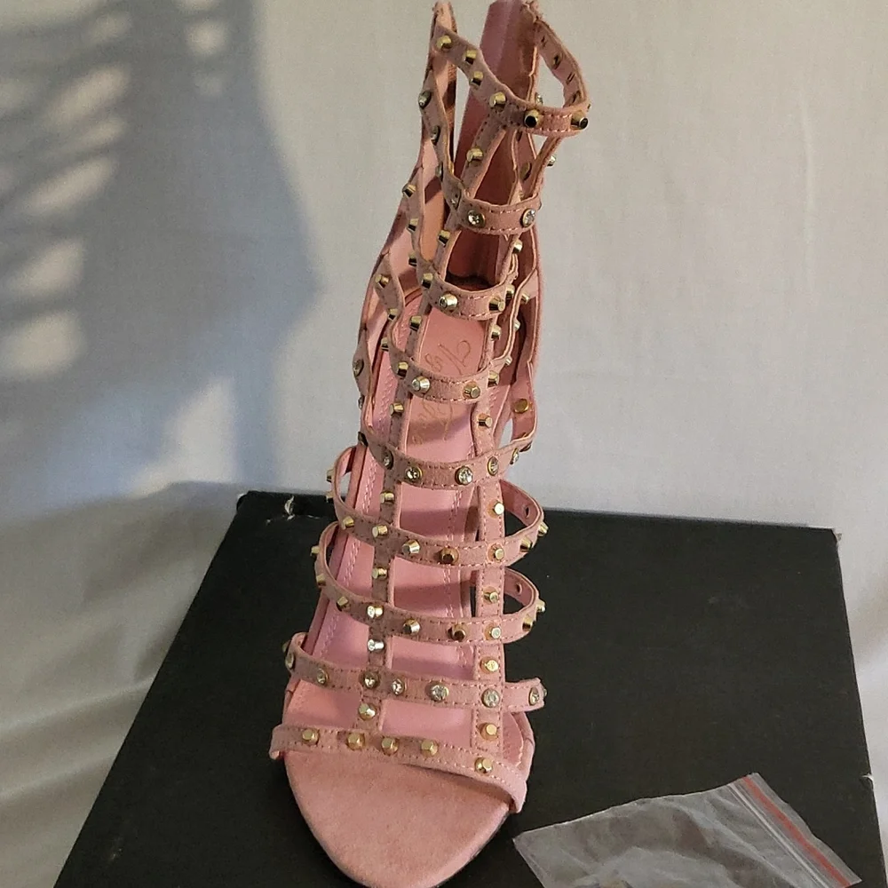 Pink stilettos, with studs - Picture 3 of 4